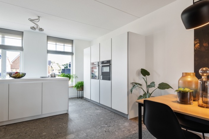 strakke witte designkeuken